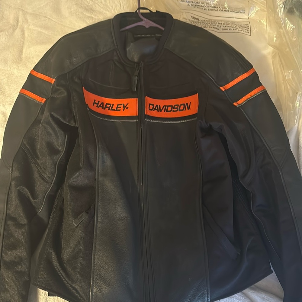 Men’s size medium Harley Davidson jacket with removable liner
